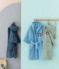 Μπουρνούζι με Κουκούλα Kids Bath SUPER DUDE CIEL 6-8