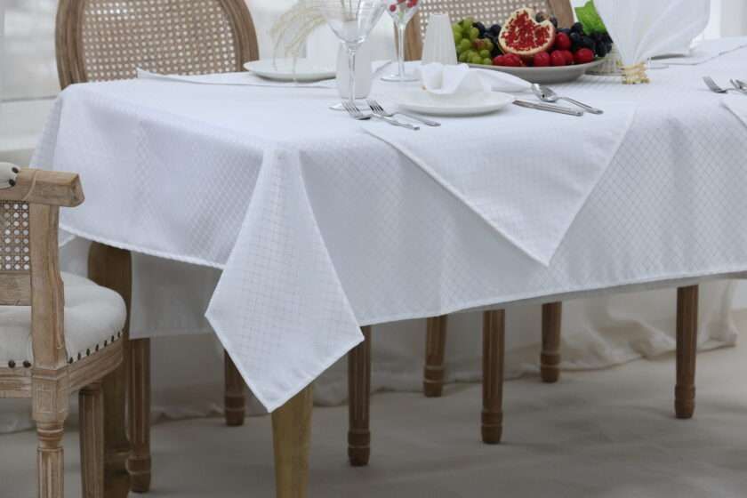 Puzzle (Ivory) Tablecloth-2
