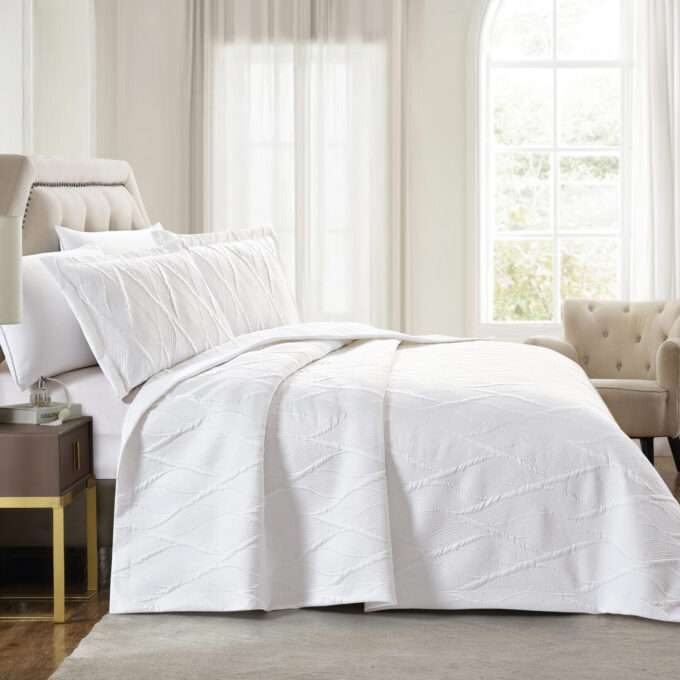 Lily (White) Bedspead-1