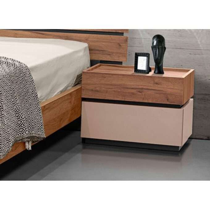 Star κομοδίνο1